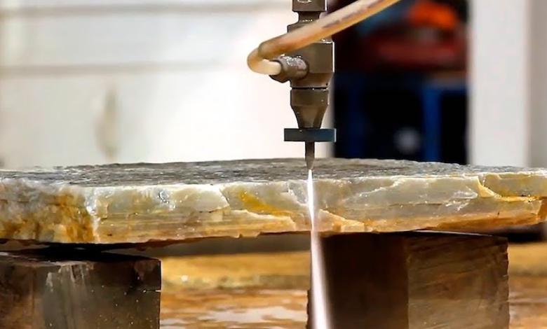 برش سنگ با آب؛ فناوری شگفت‌انگیزی که صنعت سنگ را متحول کرد